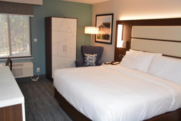 Holiday Inn Express Fayetteville image 14